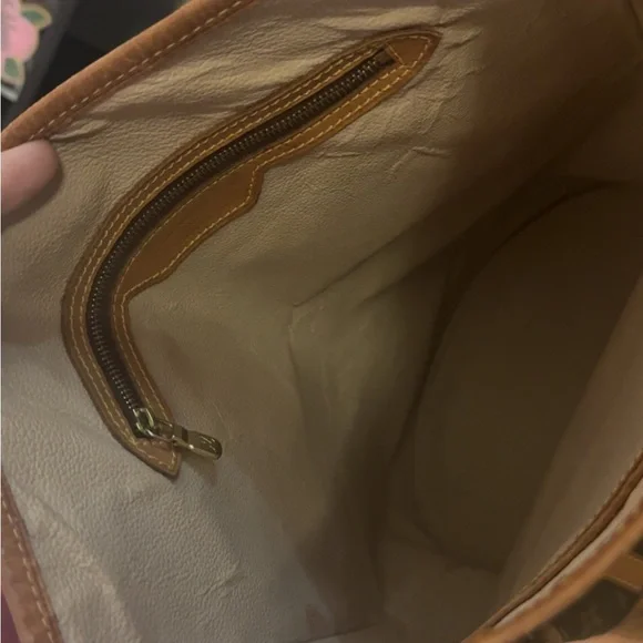 Louis Vuitton Bucket Monogram Shoulder Bag - Picture 8 of 17